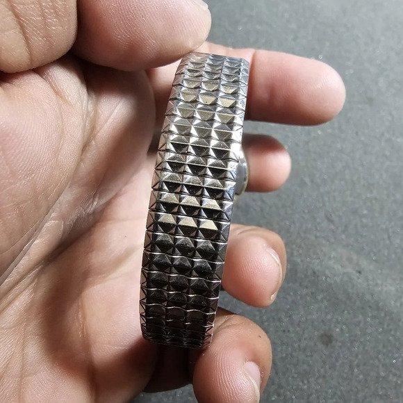 Pulsar By Seiko Ladies Quartz Watch Silver Tone Working V811-0970 shows signs of - Picture 7 of 10